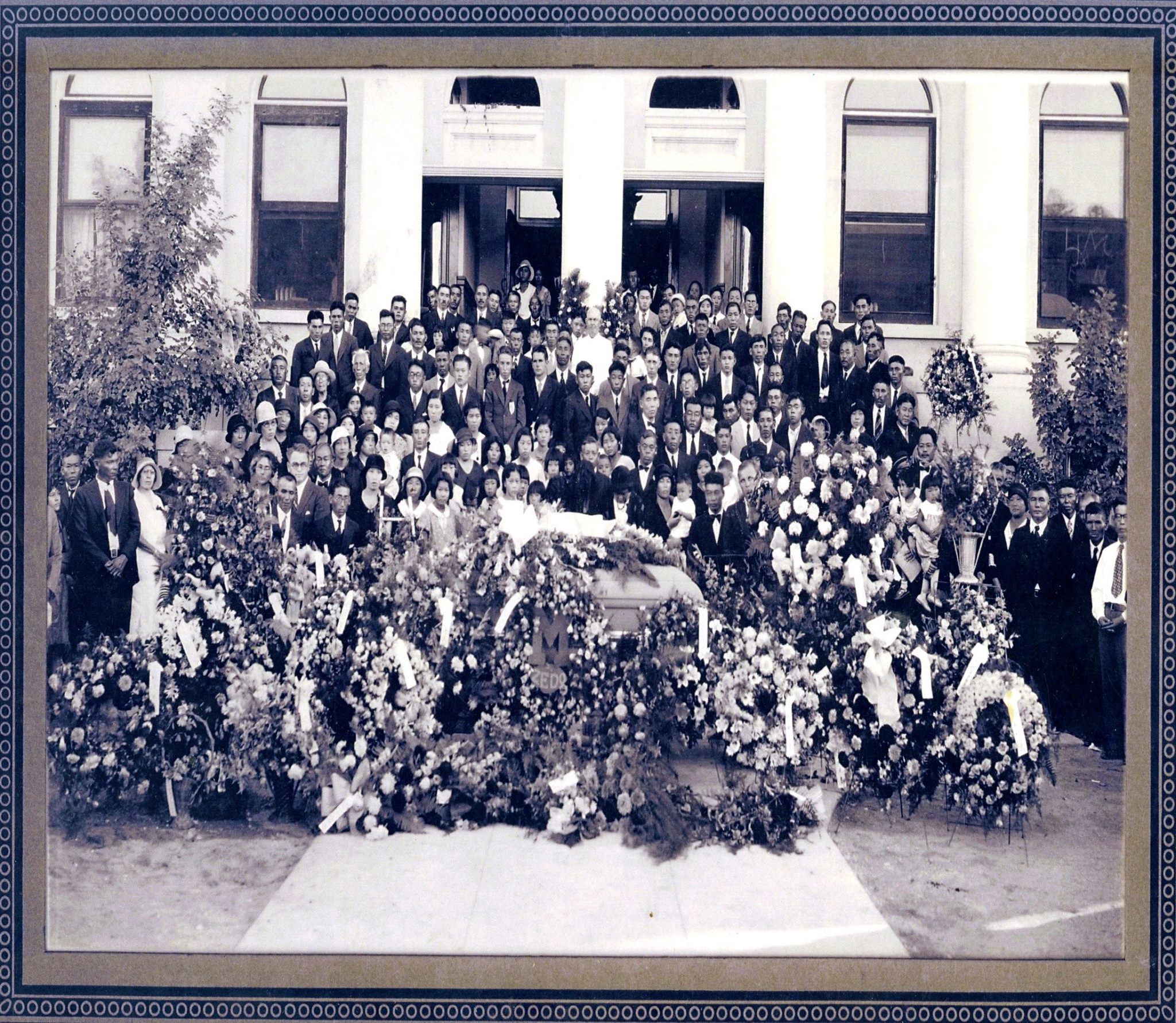 Zedo Ishikowa's funeral at Mesa High Oct. 3,1932
Double Click on photo to see it. Thank you Harold Bushman for the photo.